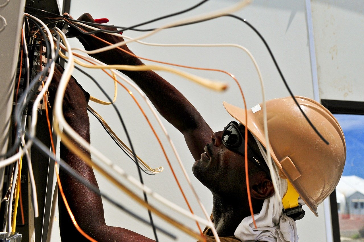 Faire appel à un électricien en cas de panne d’électricité à la maison. 